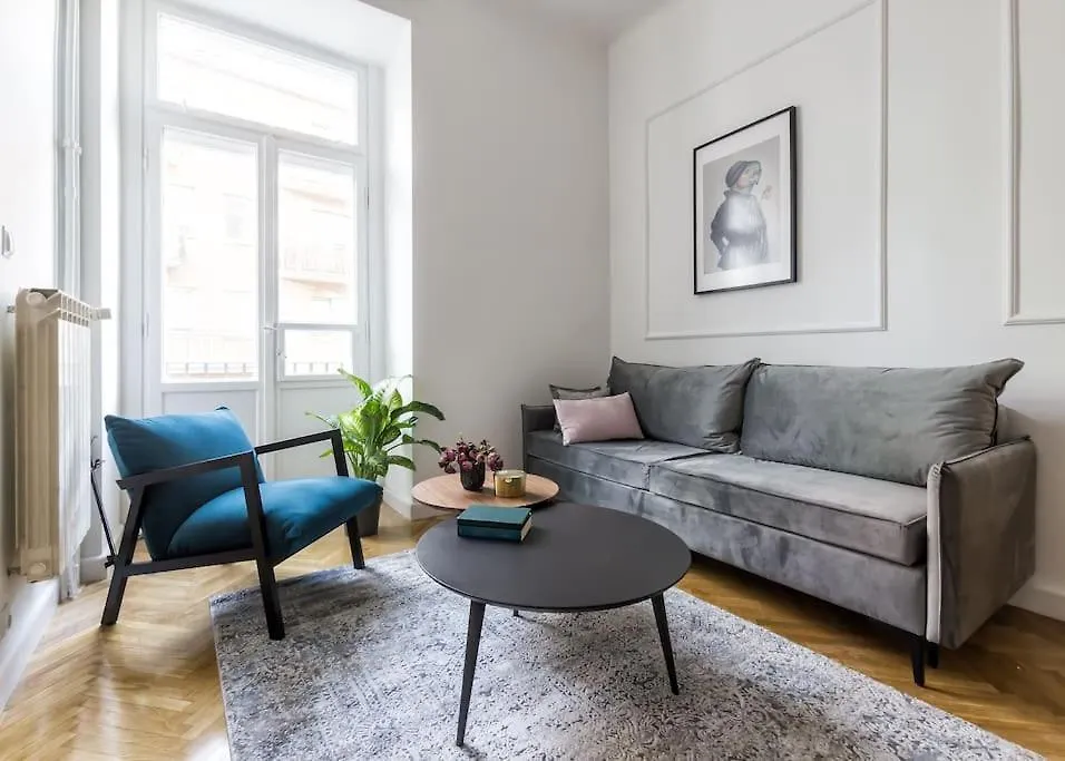Glamorous Studio With High Ceiling Near Metro Warsaw