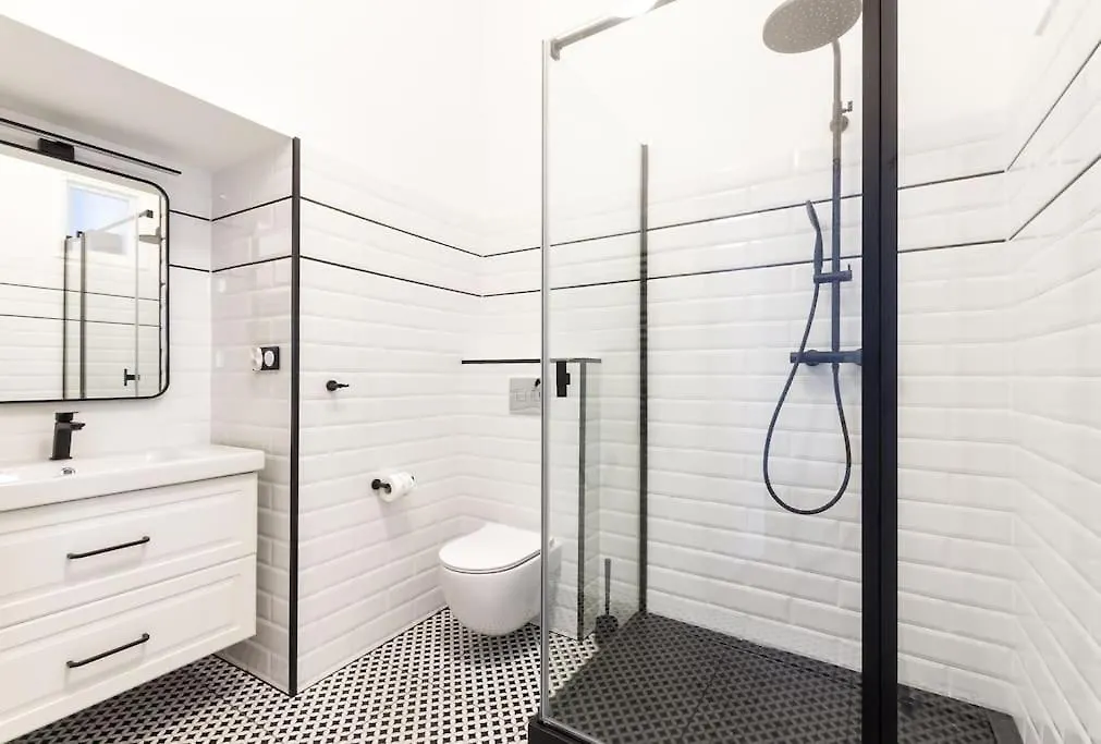 Glamorous Studio With High Ceiling Near Metro Varšava Apartmán